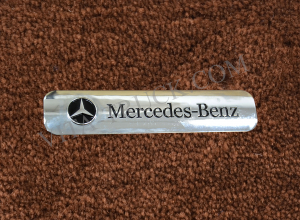 Цветной металлический шильдик на ковер Mercedes-Benz