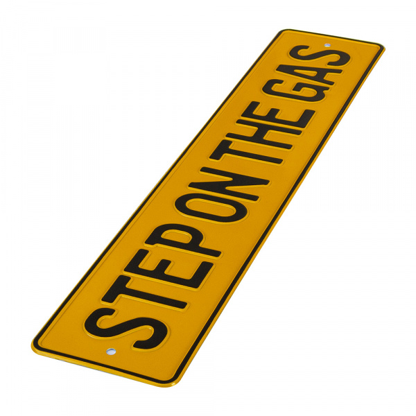 Автомобильный сувенирный номер STEP ON THE GAS