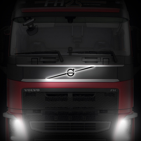 Светодиодная эмблема на капот (черный пластик) VOLVO FH13 (логотип+лучи) (400х396мм, Ø153мм)