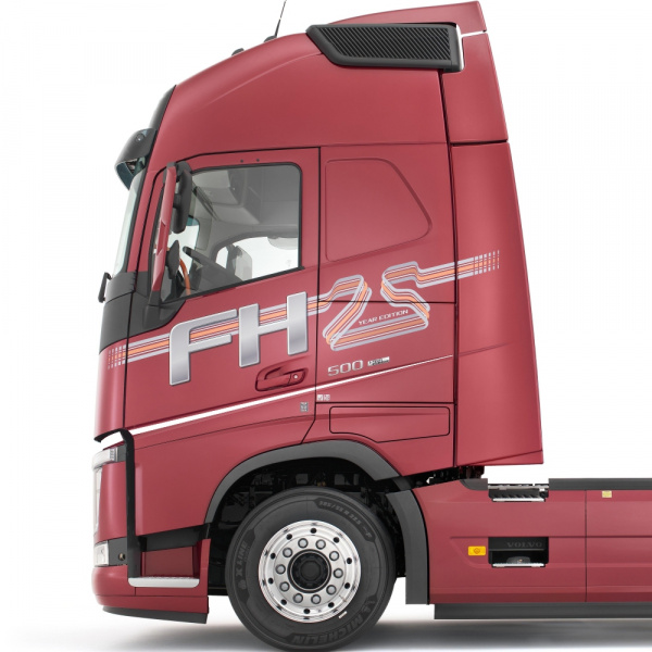 Накладки из нержавеющей стали "Полоски" на кабину VOLVO FH4 NKN-03