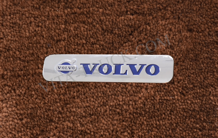 Цветной металлический шильдик на ковер VOLVO
